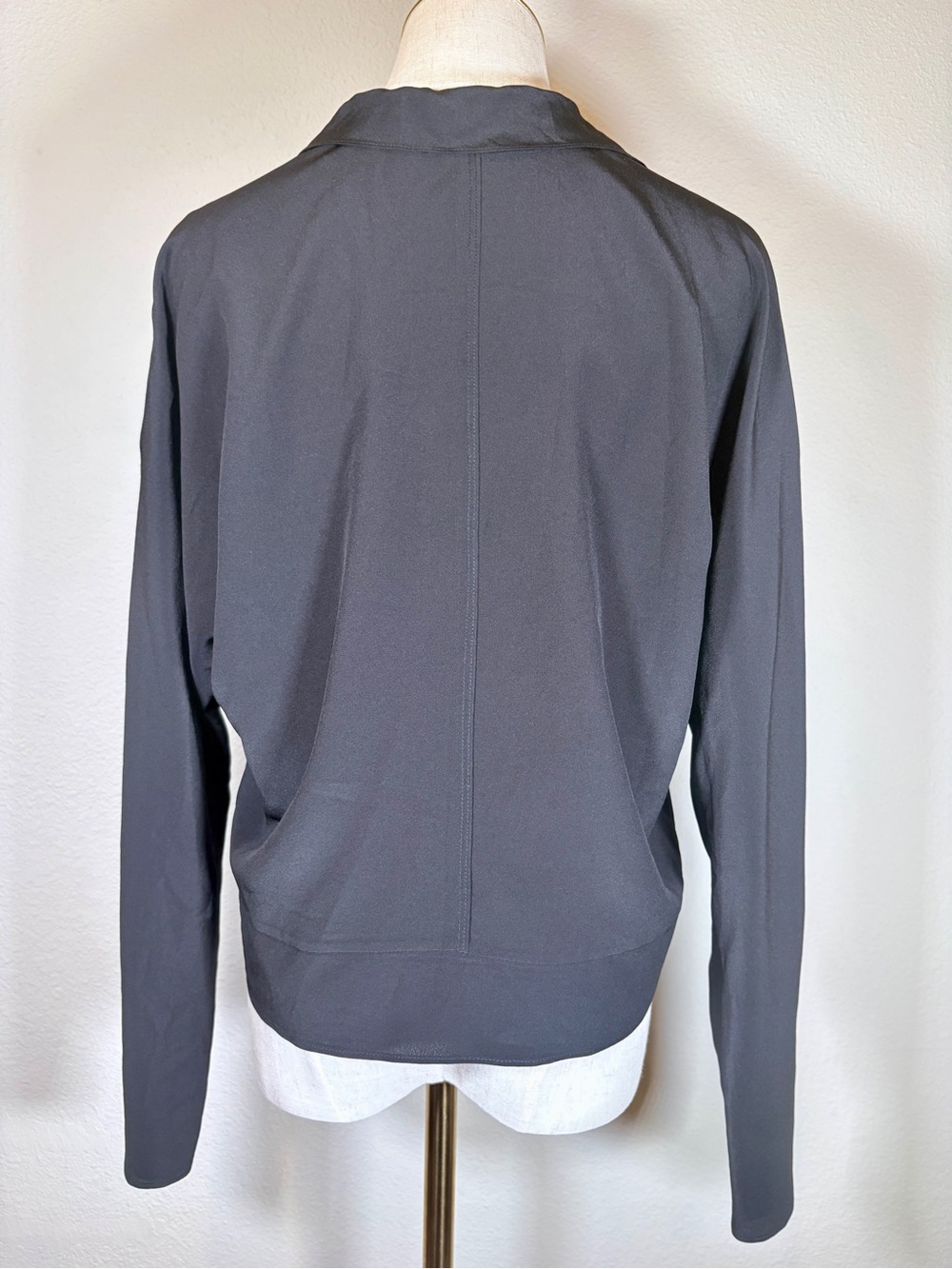 LILYSILK Black Mulberry Silk Blouse Size Medium - Picture 3 of 10